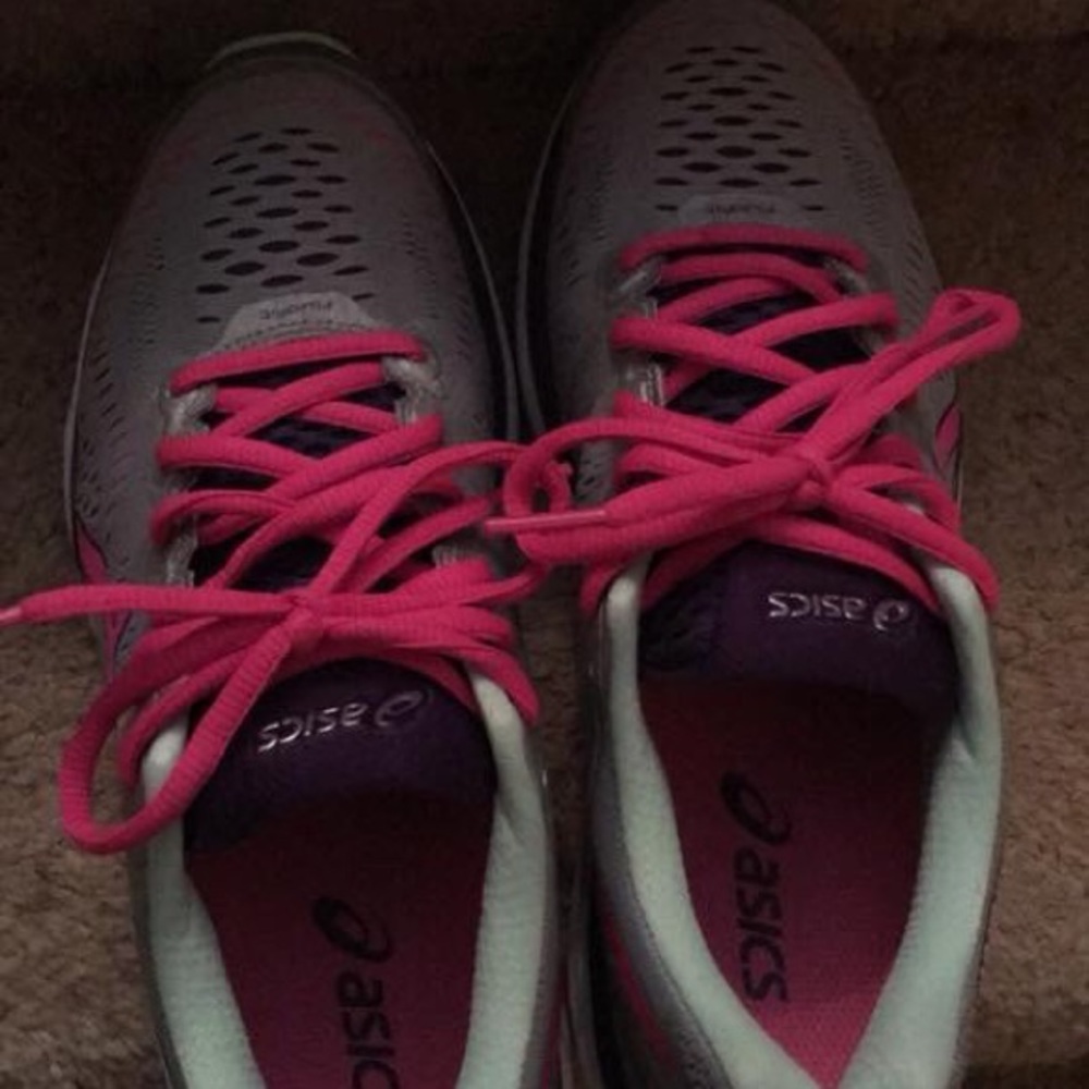 Asics. Like new. Only worn 3 times to the gym. - Picture 2 of 5